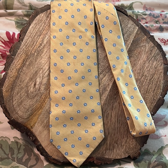BROOKS BROTHERS Men silk Tie Graphic Rounds Floral Print Blue Multicolor $88 NEW - Picture 3 of 12
